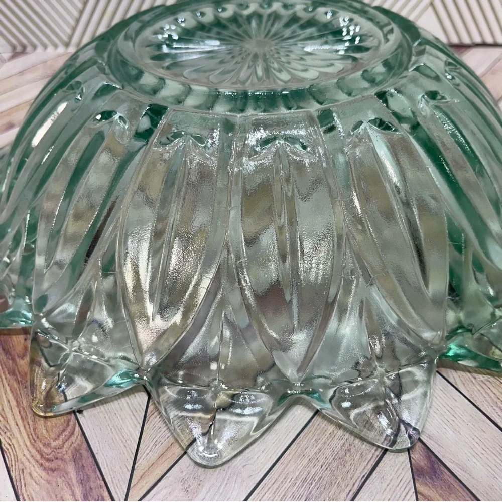 Vintage Federal Glass Bowl Starburst Carnival Blue/Green Petal Cross‎ 10.25